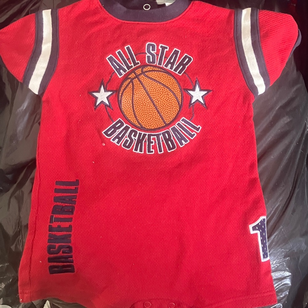 FINAL MARKDOWN Okie dokie Red All Star Basketball 1 piece 12 months
RA0823